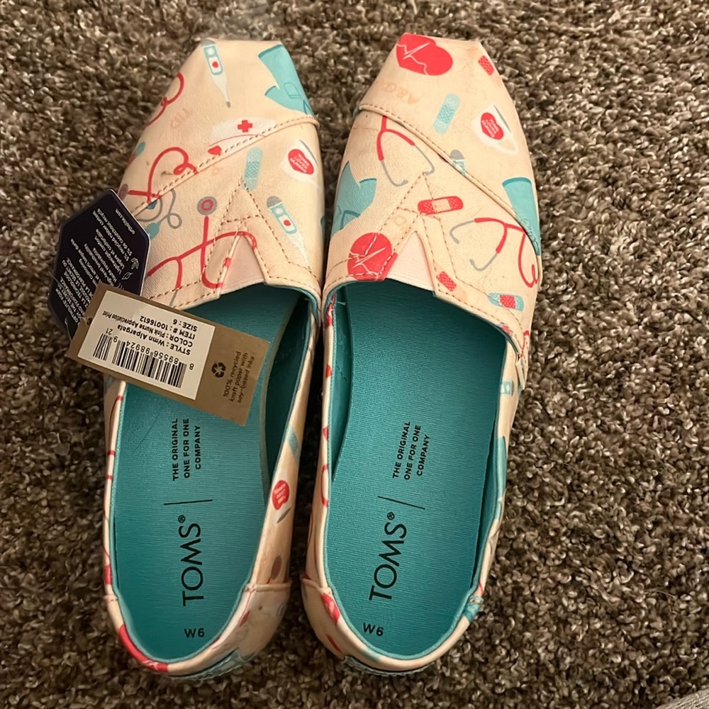 Pink nurse print TOMS